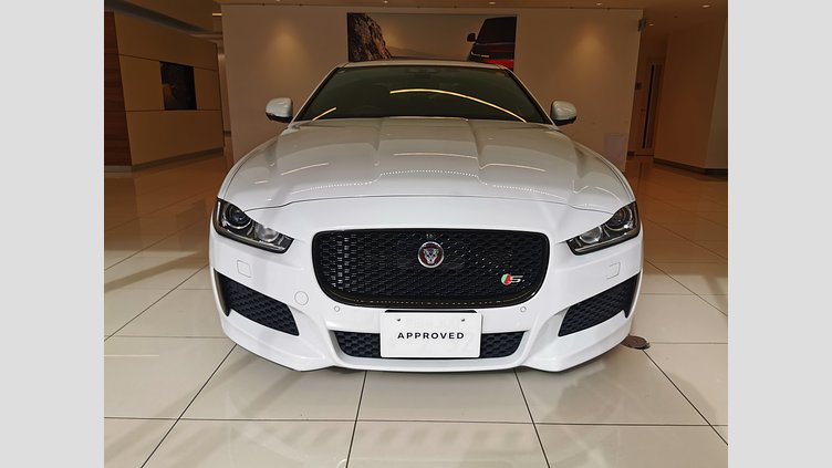 2018 認定中古車 Jaguar XE Fuji White 3.0L　スーパーチャージド S