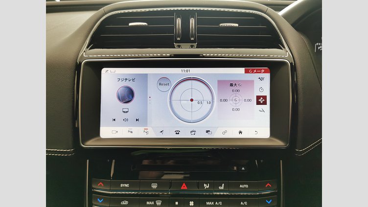 2018 認定中古車 Jaguar XE Fuji White 3.0L　スーパーチャージド S