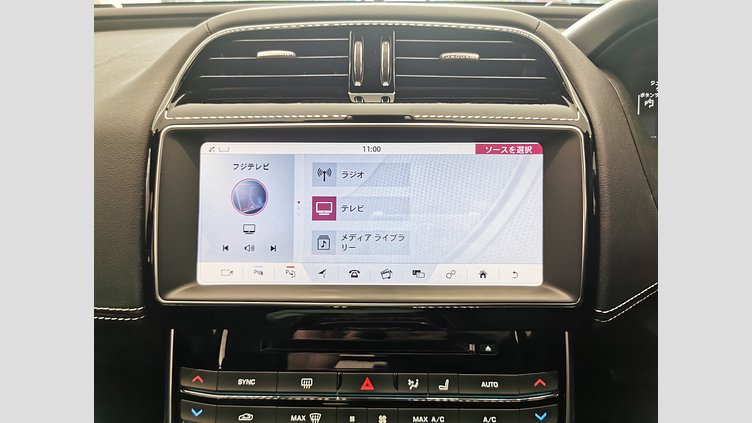 2018 認定中古車 Jaguar XE Fuji White 3.0L　スーパーチャージド S