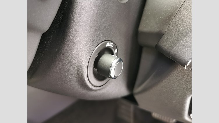 2018 認定中古車 Jaguar XE Fuji White 3.0L　スーパーチャージド S