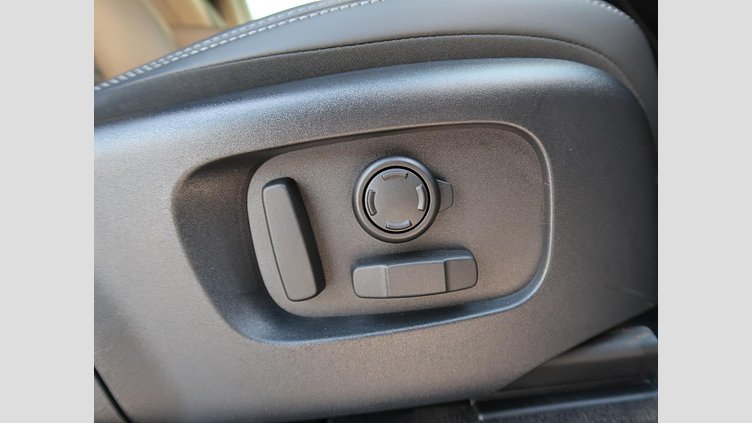 2024 認定中古車 Land Rover Discovery Sport Fuji White PHEV(ガソリン) ダイナミック ＨＳＥ Ｐ３００ｅ