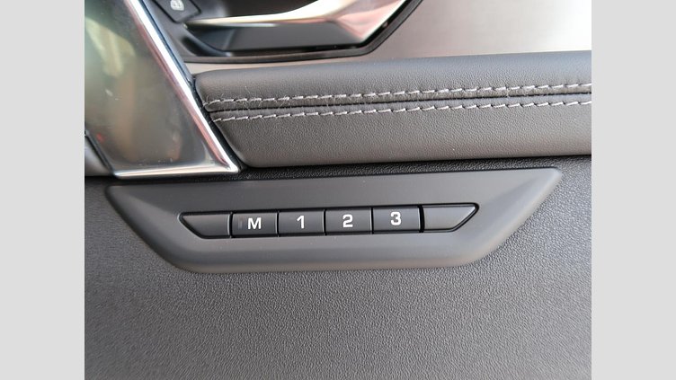 2024 認定中古車 Land Rover Discovery Sport Fuji White PHEV(ガソリン) ダイナミック ＨＳＥ Ｐ３００ｅ