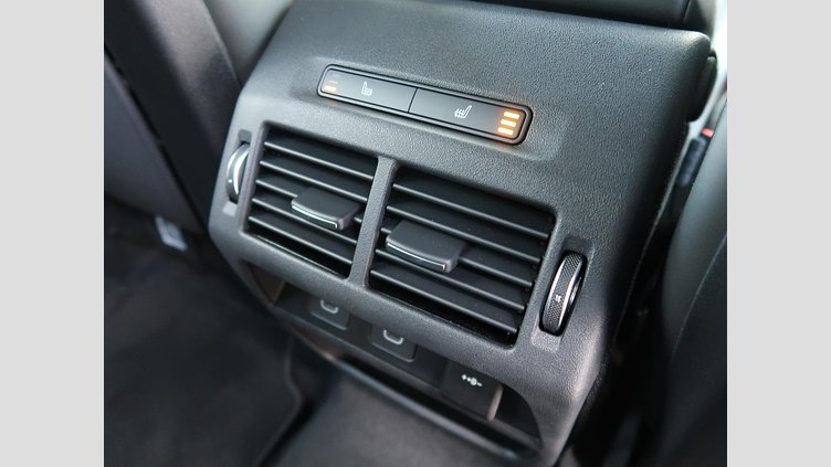 2024 認定中古車 Land Rover Discovery Sport Fuji White PHEV(ガソリン) ダイナミック ＨＳＥ Ｐ３００ｅ