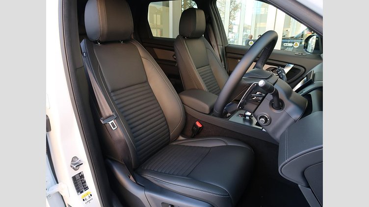 2024 認定中古車 Land Rover Discovery Sport Fuji White PHEV(ガソリン) ダイナミック ＨＳＥ Ｐ３００ｅ