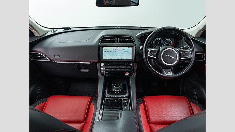 2017 認定中古車 Jaguar F-Pace Yulong White 3.0PET Rスポーツ　35ｔ