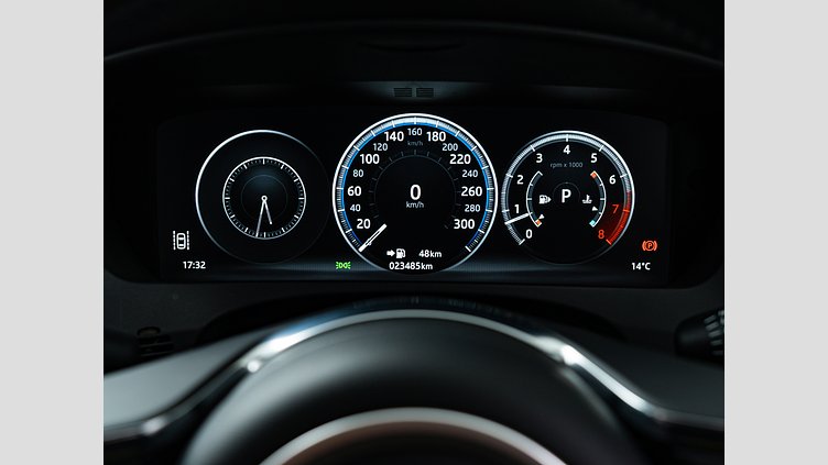 2017 認定中古車 Jaguar F-Pace Yulong White 3.0PET Rスポーツ　35ｔ