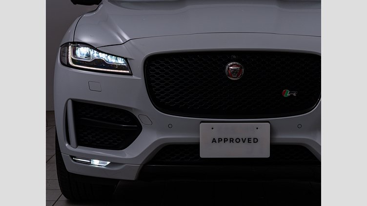 2017 認定中古車 Jaguar F-Pace Yulong White 3.0PET Rスポーツ　35ｔ