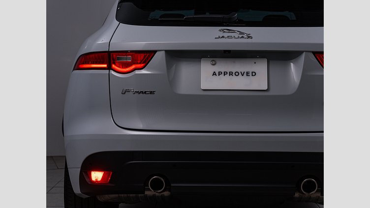 2017 認定中古車 Jaguar F-Pace Yulong White 3.0PET Rスポーツ　35ｔ