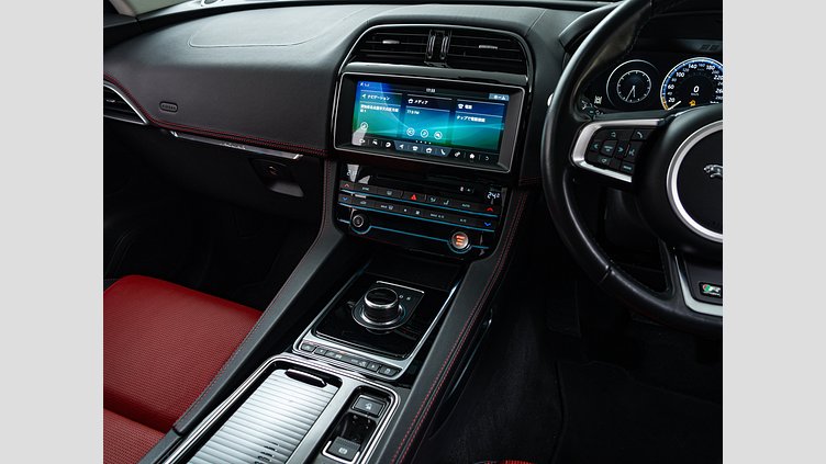 2017 認定中古車 Jaguar F-Pace Yulong White 3.0PET Rスポーツ　35ｔ