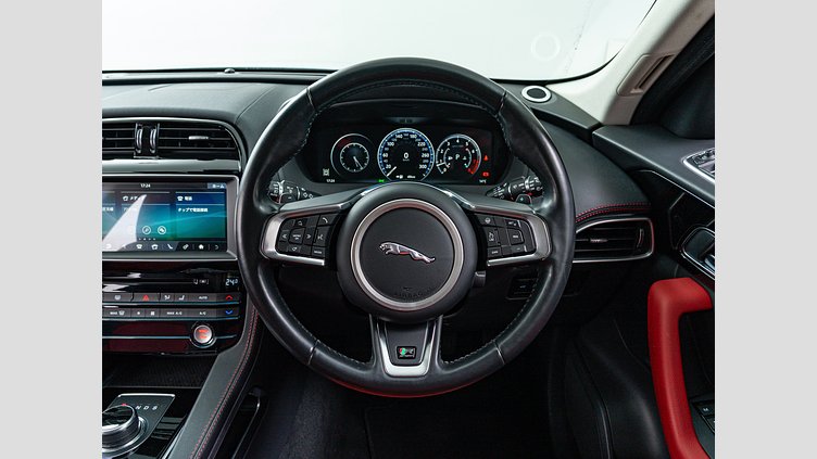 2017 認定中古車 Jaguar F-Pace Yulong White 3.0PET Rスポーツ　35ｔ