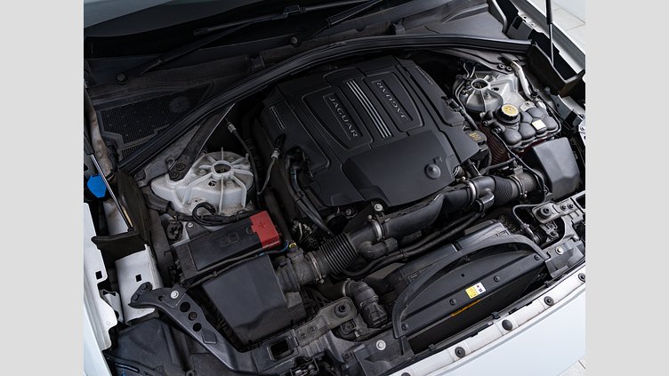 2017 認定中古車 Jaguar F-Pace Yulong White 3.0PET Rスポーツ　35ｔ