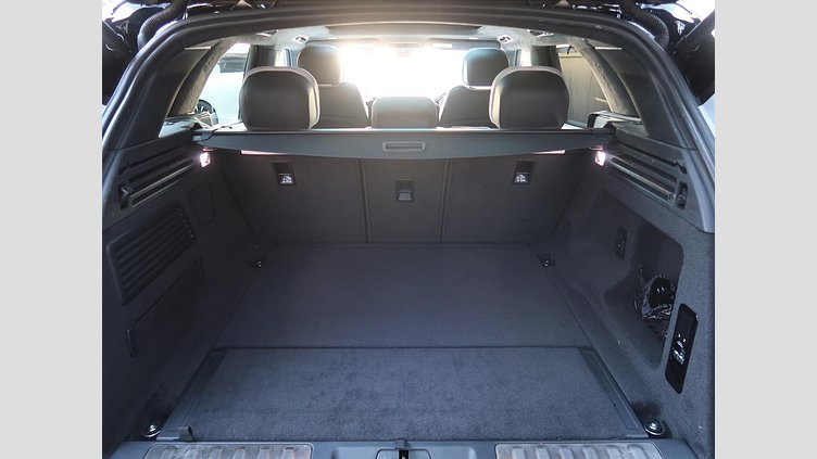 2023 認定中古車 Land Rover Range Rover Sport フジホワイト 3.0リッター6気筒300PSターボチャージドディーゼルMHEV（オートマチック） AUTOBIOGRAPHY