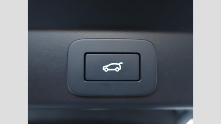 2023 認定中古車 Land Rover Range Rover Sport フジホワイト 3.0リッター6気筒300PSターボチャージドディーゼルMHEV（オートマチック） AUTOBIOGRAPHY