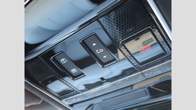 2023 認定中古車 Land Rover Range Rover Sport フジホワイト 3.0リッター6気筒300PSターボチャージドディーゼルMHEV（オートマチック） AUTOBIOGRAPHY