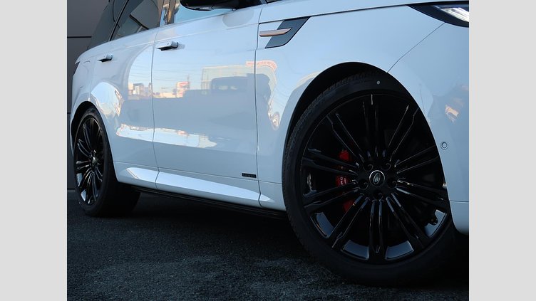 2023 認定中古車 Land Rover Range Rover Sport フジホワイト 3.0リッター6気筒300PSターボチャージドディーゼルMHEV（オートマチック） AUTOBIOGRAPHY