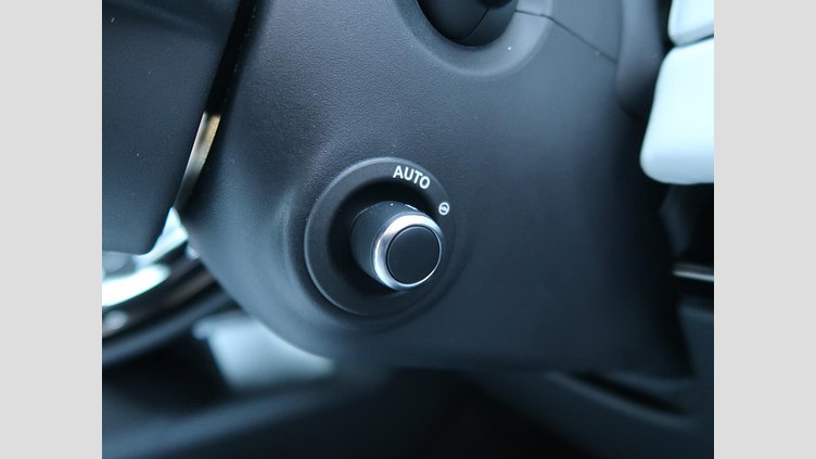 2023 認定中古車 Land Rover Range Rover Sport フジホワイト 3.0リッター6気筒300PSターボチャージドディーゼルMHEV（オートマチック） AUTOBIOGRAPHY