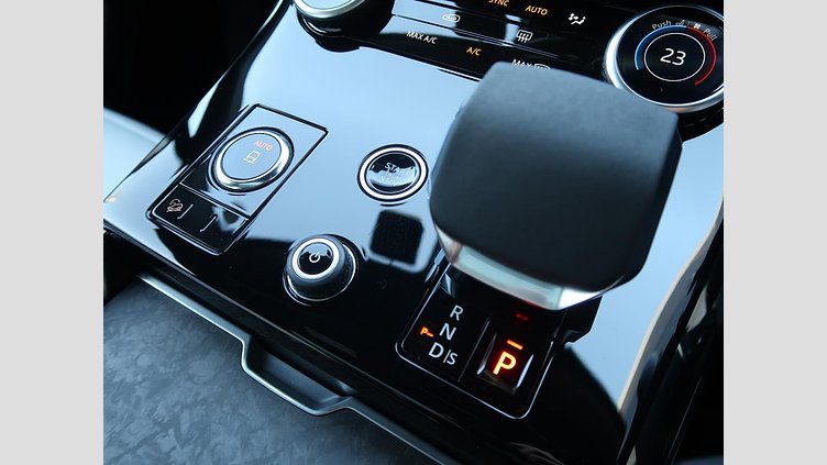 2023 認定中古車 Land Rover Range Rover Sport フジホワイト 3.0リッター6気筒300PSターボチャージドディーゼルMHEV（オートマチック） AUTOBIOGRAPHY