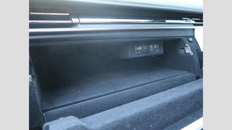 2023 認定中古車 Land Rover Range Rover Sport フジホワイト 3.0リッター6気筒300PSターボチャージドディーゼルMHEV（オートマチック） AUTOBIOGRAPHY