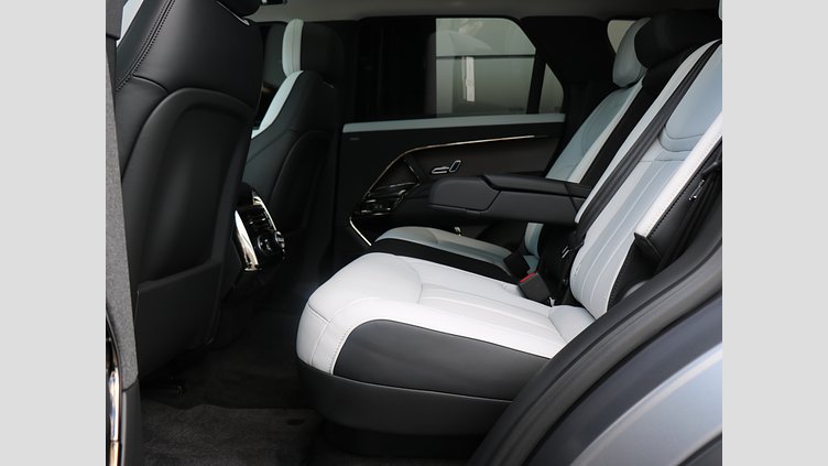 2024 認定中古車 Land Rover Range Rover Sport アイガーグレイ - サテンフィニッシュ D300マイルドハイブリッド スタンダードホイールベース Dynamic HSE