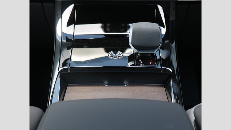 2024 認定中古車 Land Rover Range Rover Sport アイガーグレイ - サテンフィニッシュ D300マイルドハイブリッド スタンダードホイールベース Dynamic HSE