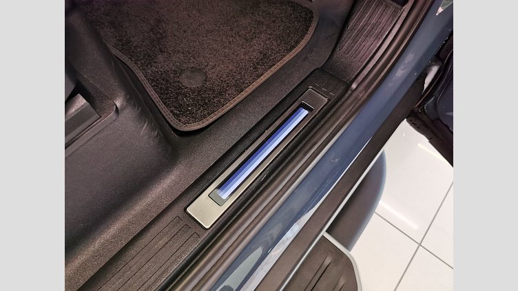 2024 認定中古車 Land Rover Defender 110 タスマンブルー D300 AWD（AT） S