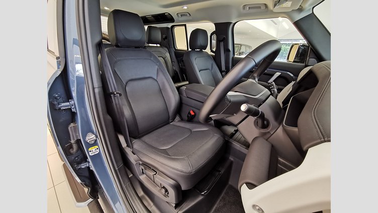 2024 認定中古車 Land Rover Defender 110 タスマンブルー D300 AWD（AT） S