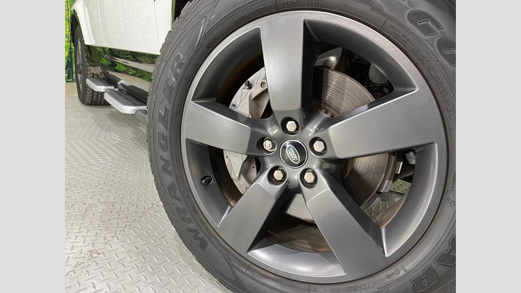 2023 認定中古車 Land Rover Defender 130 フジホワイト D300 AWD AUTOMATIC MHEV X-DYNAMIC HSE