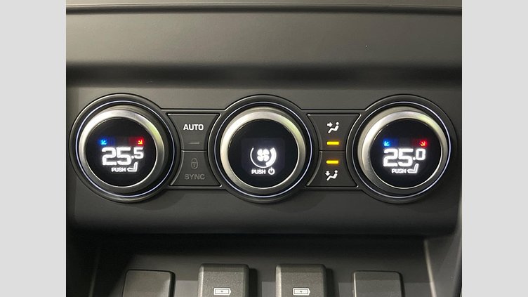 2023 認定中古車 Land Rover Defender 130 フジホワイト D300 AWD AUTOMATIC MHEV X-DYNAMIC HSE