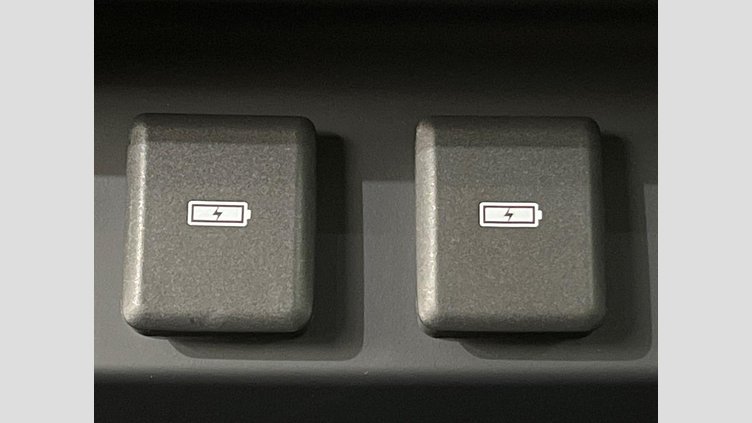 2023 認定中古車 Land Rover Defender 130 フジホワイト D300 AWD AUTOMATIC MHEV X-DYNAMIC HSE