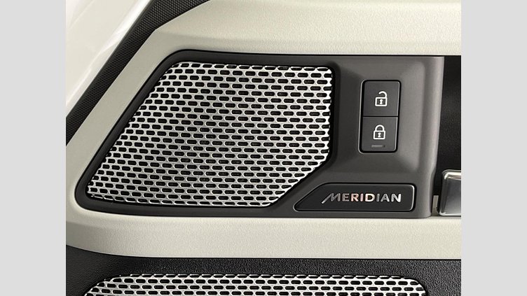 2023 認定中古車 Land Rover Defender 130 フジホワイト D300 AWD AUTOMATIC MHEV X-DYNAMIC HSE