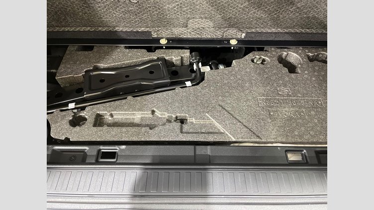 2023 認定中古車 Land Rover Defender 130 フジホワイト D300 AWD AUTOMATIC MHEV X-DYNAMIC HSE