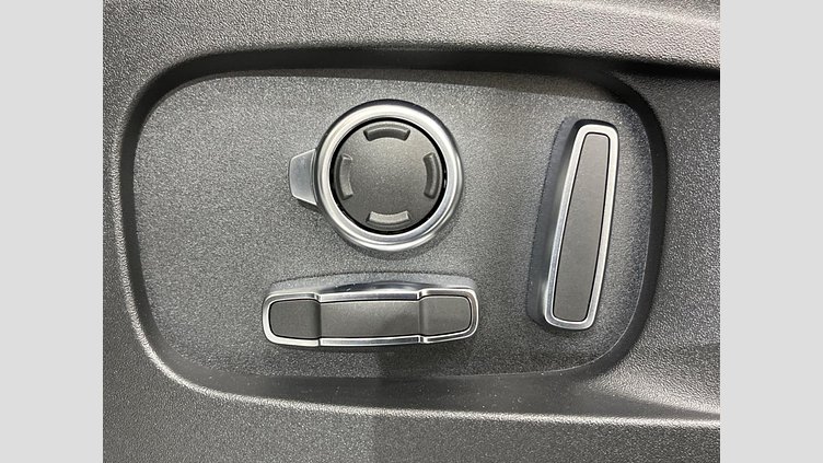 2023 認定中古車 Land Rover Defender 130 フジホワイト D300 AWD AUTOMATIC MHEV X-DYNAMIC HSE