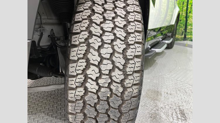 2023 認定中古車 Land Rover Defender 130 フジホワイト D300 AWD AUTOMATIC MHEV X-DYNAMIC HSE