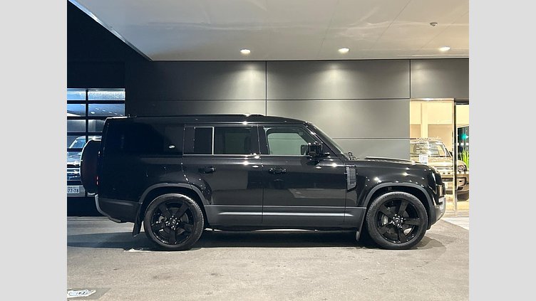 2024 認定中古車 Land Rover Defender 130 サントリーニブラック D300 AWD（AT） SE
