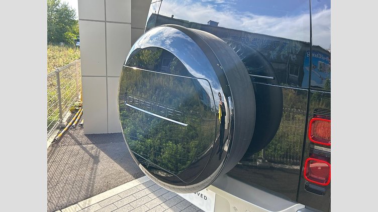 2024 認定中古車 Land Rover Defender 130 サントリーニブラック D300 AWD（AT） SE