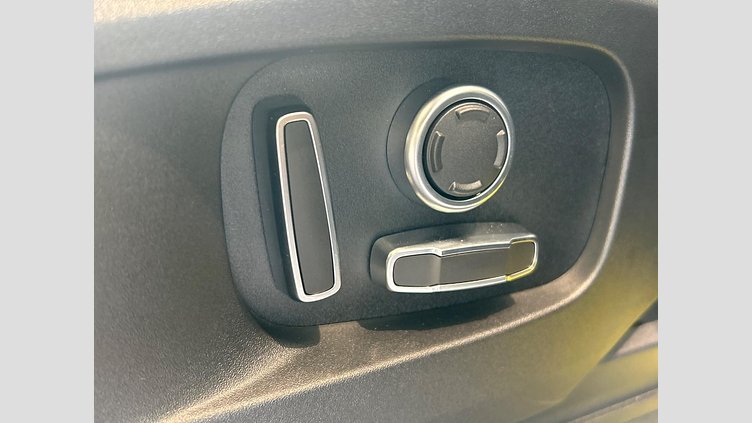 2024 認定中古車 Land Rover Defender 130 サントリーニブラック D300 AWD（AT） SE