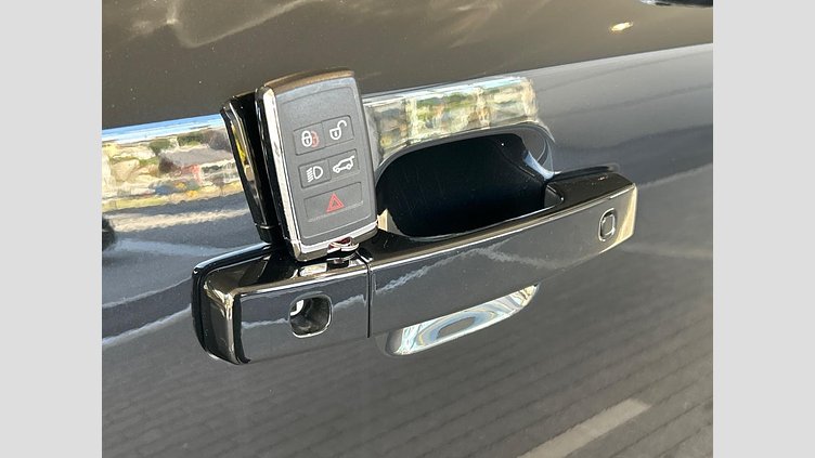 2024 認定中古車 Land Rover Defender 130 サントリーニブラック D300 AWD（AT） SE