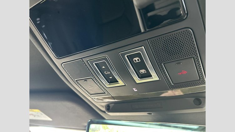 2024 認定中古車 Land Rover Defender 130 サントリーニブラック D300 AWD（AT） SE