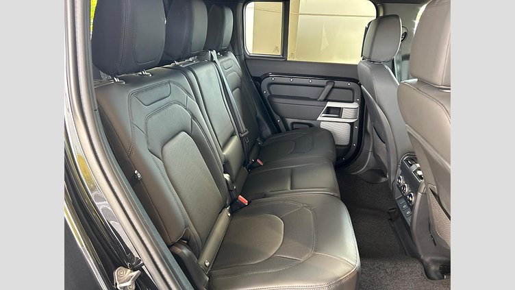 2024 認定中古車 Land Rover Defender 130 サントリーニブラック D300 AWD（AT） SE