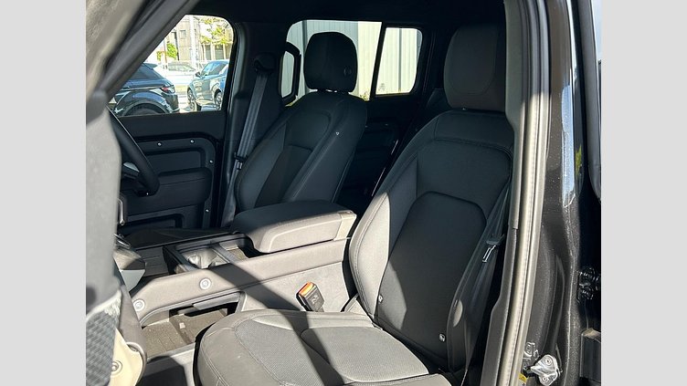 2024 認定中古車 Land Rover Defender 130 サントリーニブラック D300 AWD（AT） SE