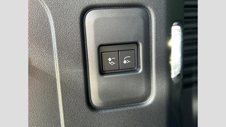 2024 認定中古車 Land Rover Defender 130 サントリーニブラック D300 AWD（AT） SE