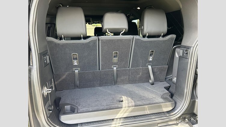 2024 認定中古車 Land Rover Defender 130 サントリーニブラック D300 AWD（AT） SE