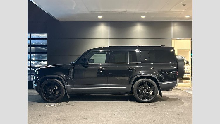 2024 認定中古車 Land Rover Defender 130 サントリーニブラック D300 AWD（AT） SE