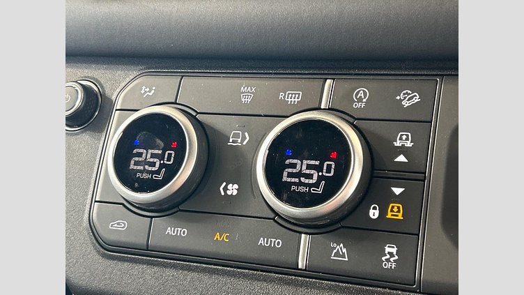 2024 認定中古車 Land Rover Defender 130 サントリーニブラック D300 AWD（AT） SE