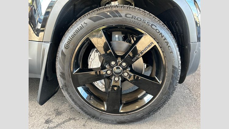 2024 認定中古車 Land Rover Defender 130 サントリーニブラック D300 AWD（AT） SE