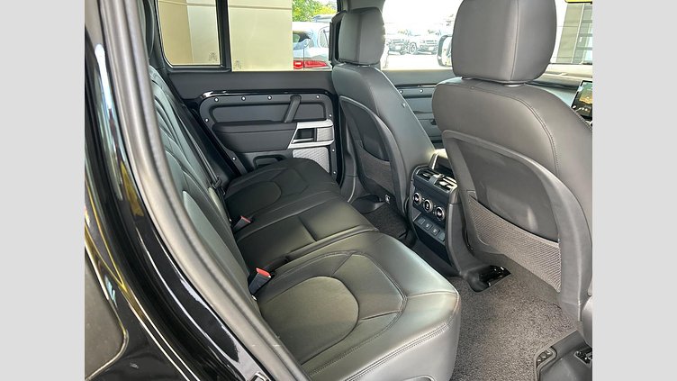 2024 認定中古車 Land Rover Defender 130 サントリーニブラック D300 AWD（AT） SE