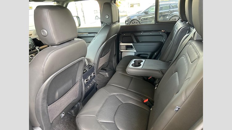 2024 認定中古車 Land Rover Defender 130 サントリーニブラック D300 AWD（AT） SE