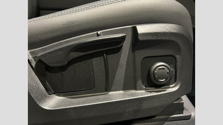 2023 認定中古車 Land Rover Defender 110 サントリーニブラック D300 AWD（AT） S