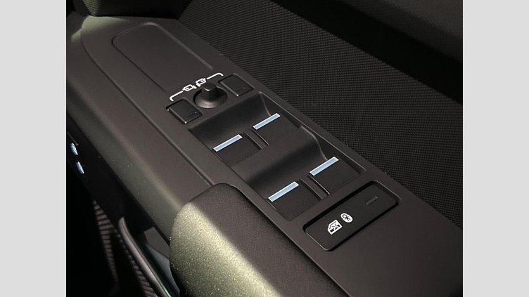 2023 認定中古車 Land Rover Defender 110 サントリーニブラック D300 AWD（AT） S