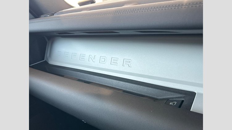 2023 認定中古車 Land Rover Defender 110 サントリーニブラック D300 AWD（AT） S